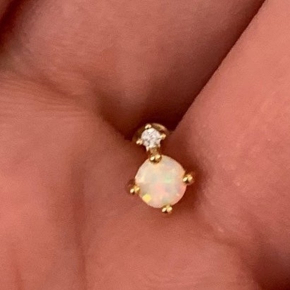 18K Gold Crystal Opal Cartilage Earring - Picture 4 of 5